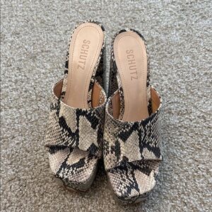 SCHUTZ Women's Snakeskin Platform Mules - Black and Cream